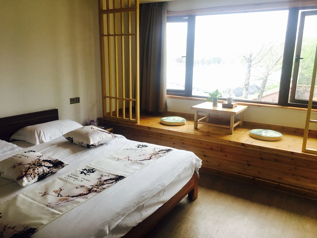阳台大床房