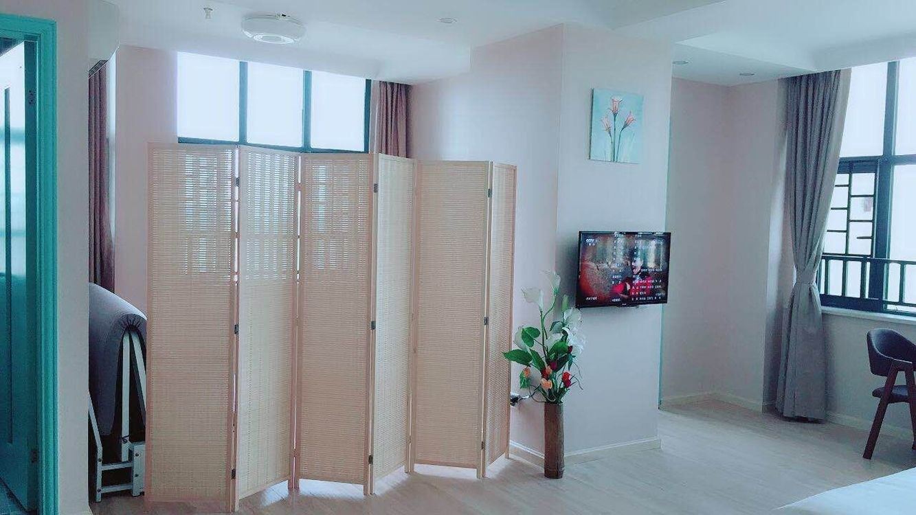 宽敞大床房