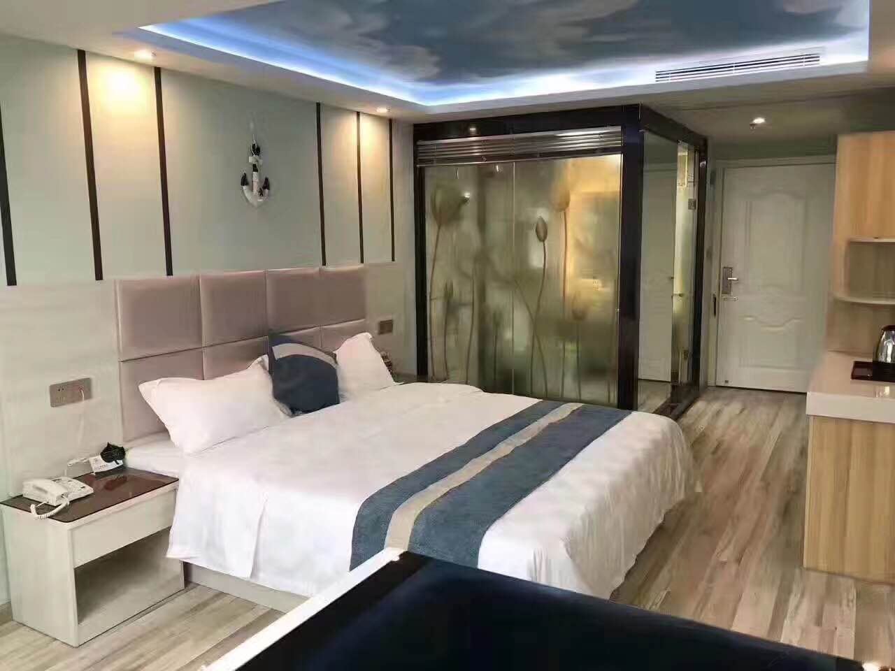 天空之恋大床房