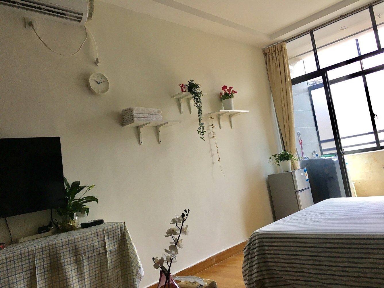 阳光温馨一室大床房