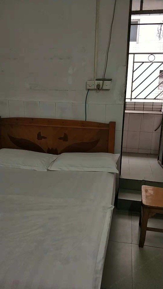 豪华一室单床房
