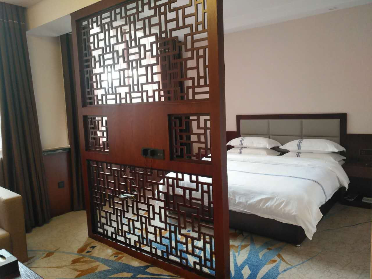 豪华大床房