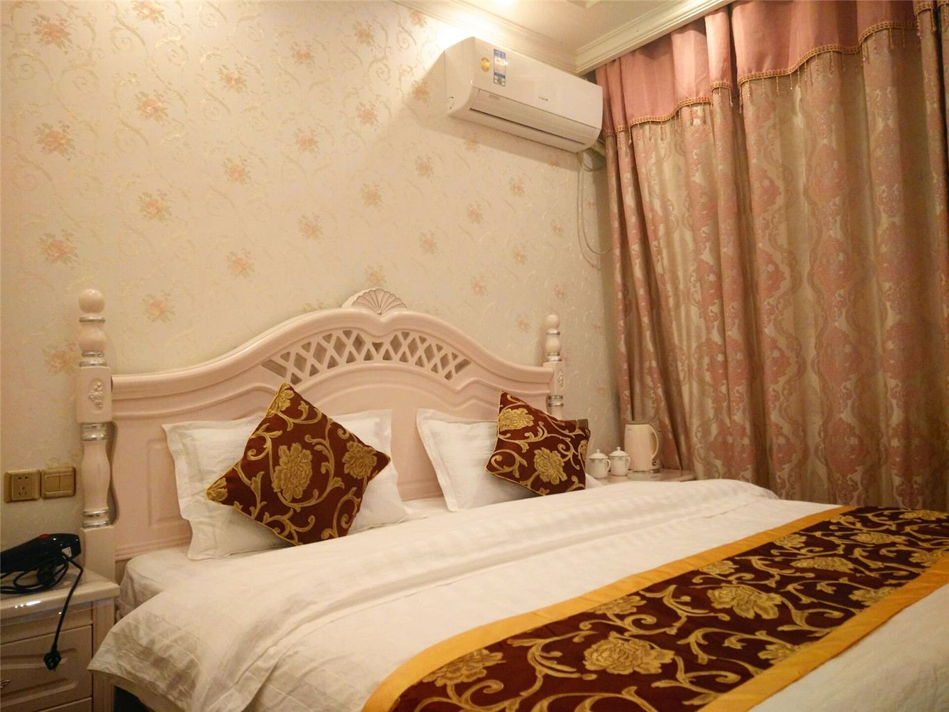 豪华阳台大床房
