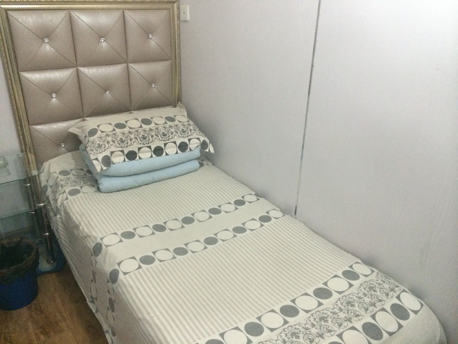 温馨大床房(公共卫浴)