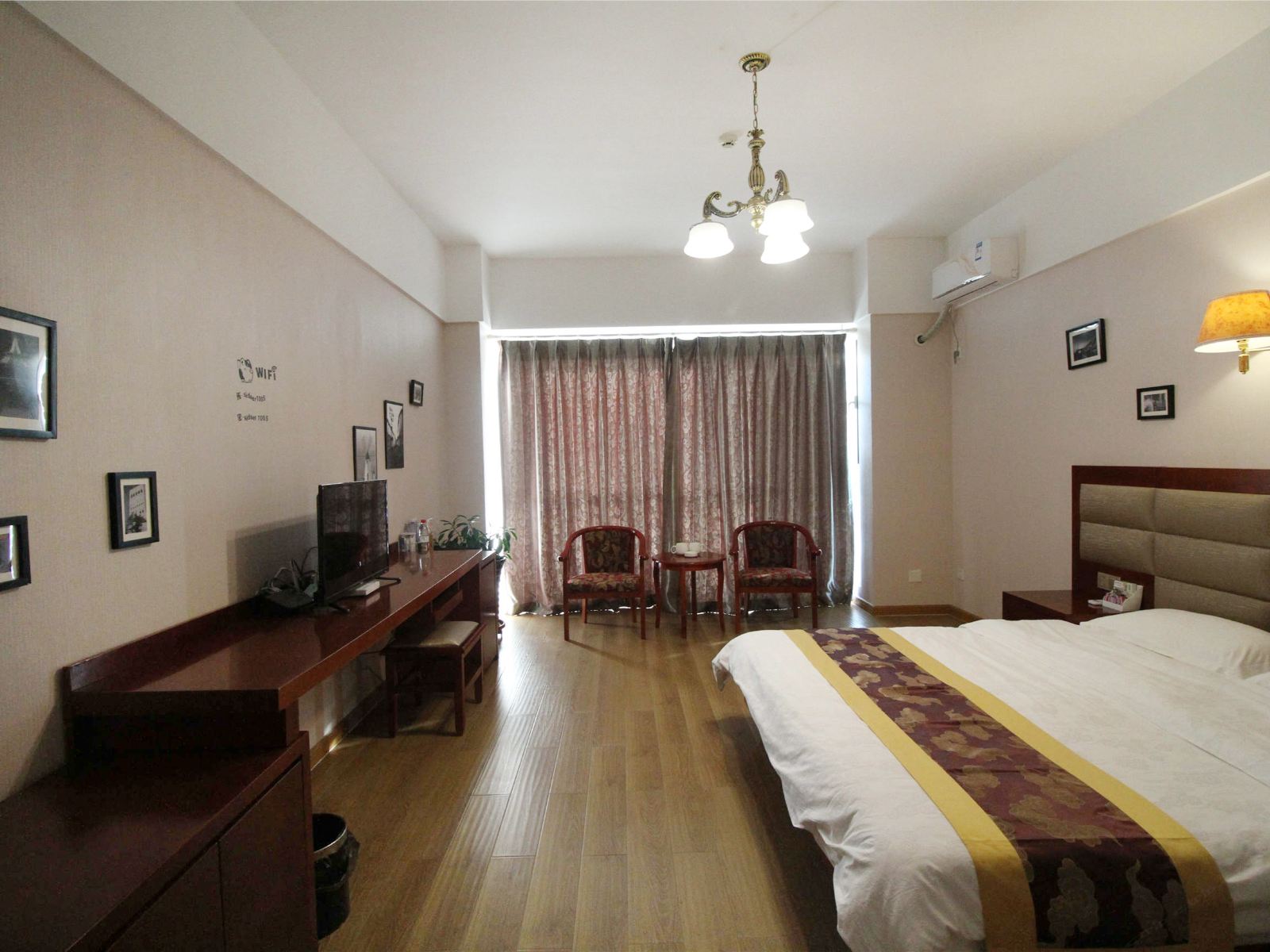 阳光大床房