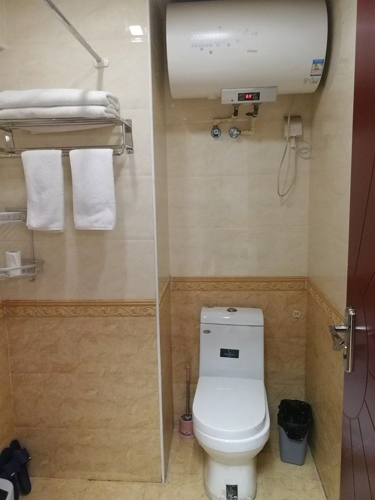 圆床房