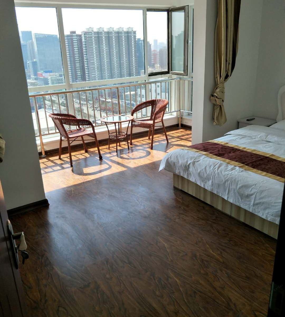 阳光大床房(公共卫浴)