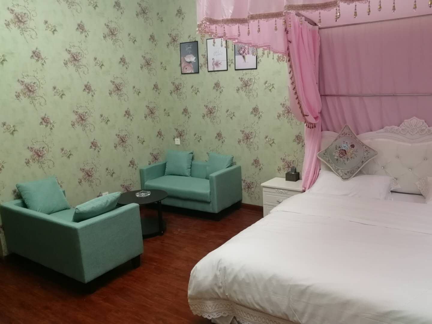 精品温馨大床房