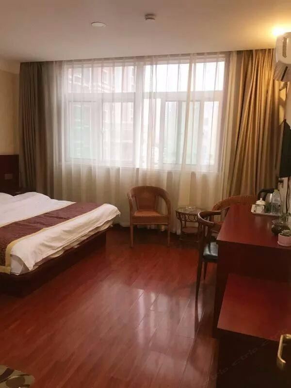 高级大床房