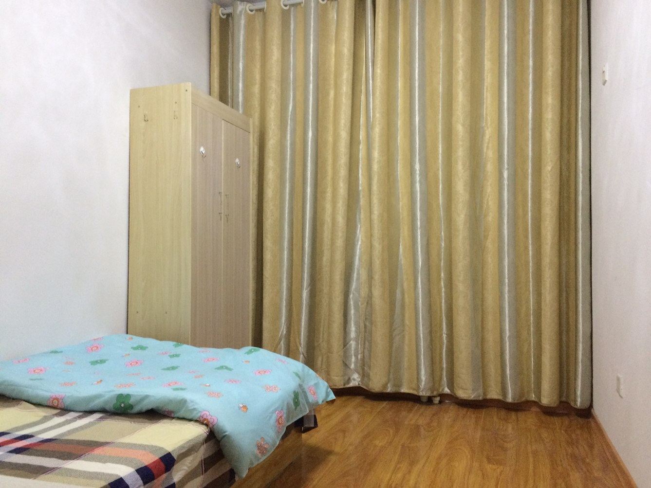 阳光三室两厅