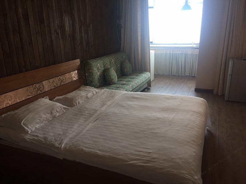 高层一室二床房