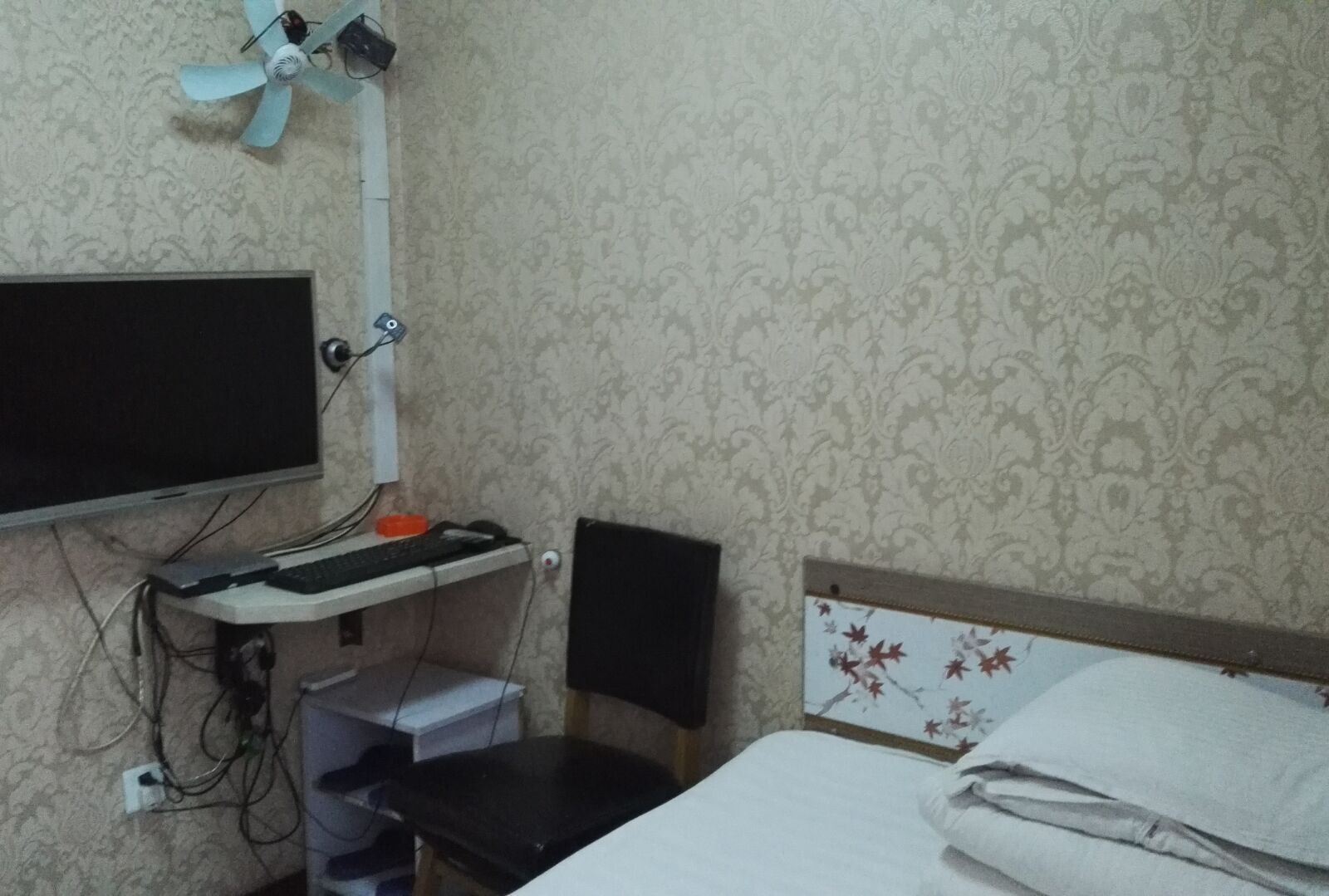 双人电脑卫浴间