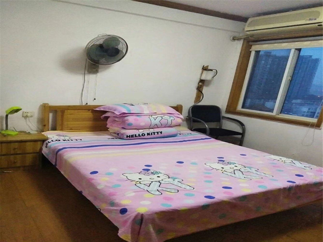 阳光大床房