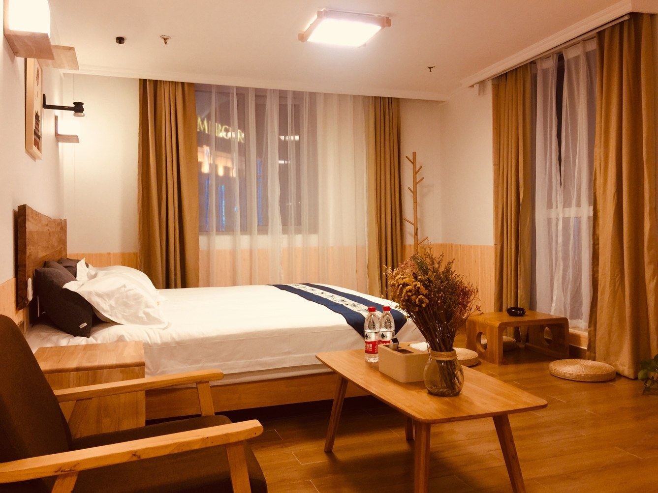精选樱花一室大床房