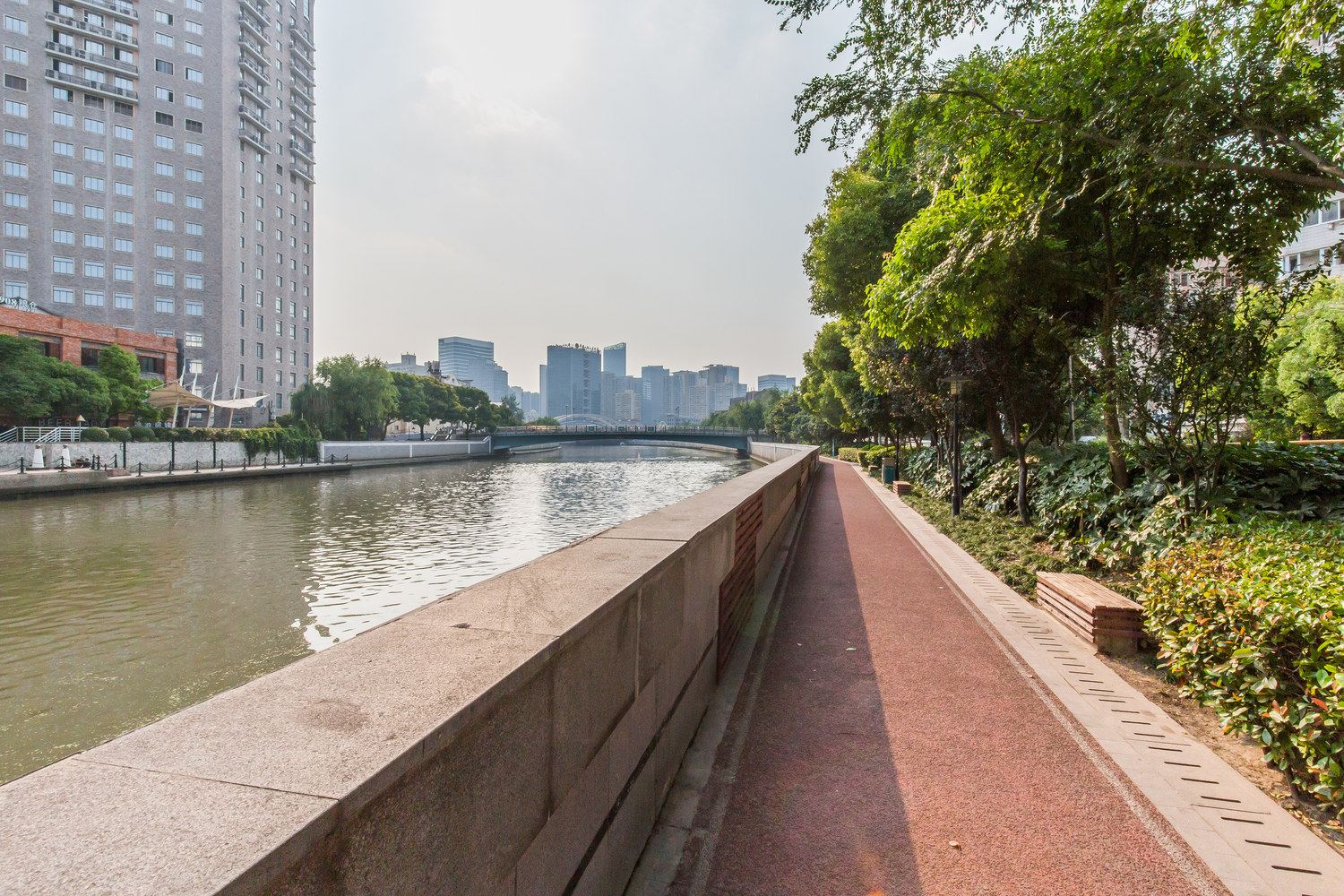 苏州河畔新闸路地铁口观景房公寓