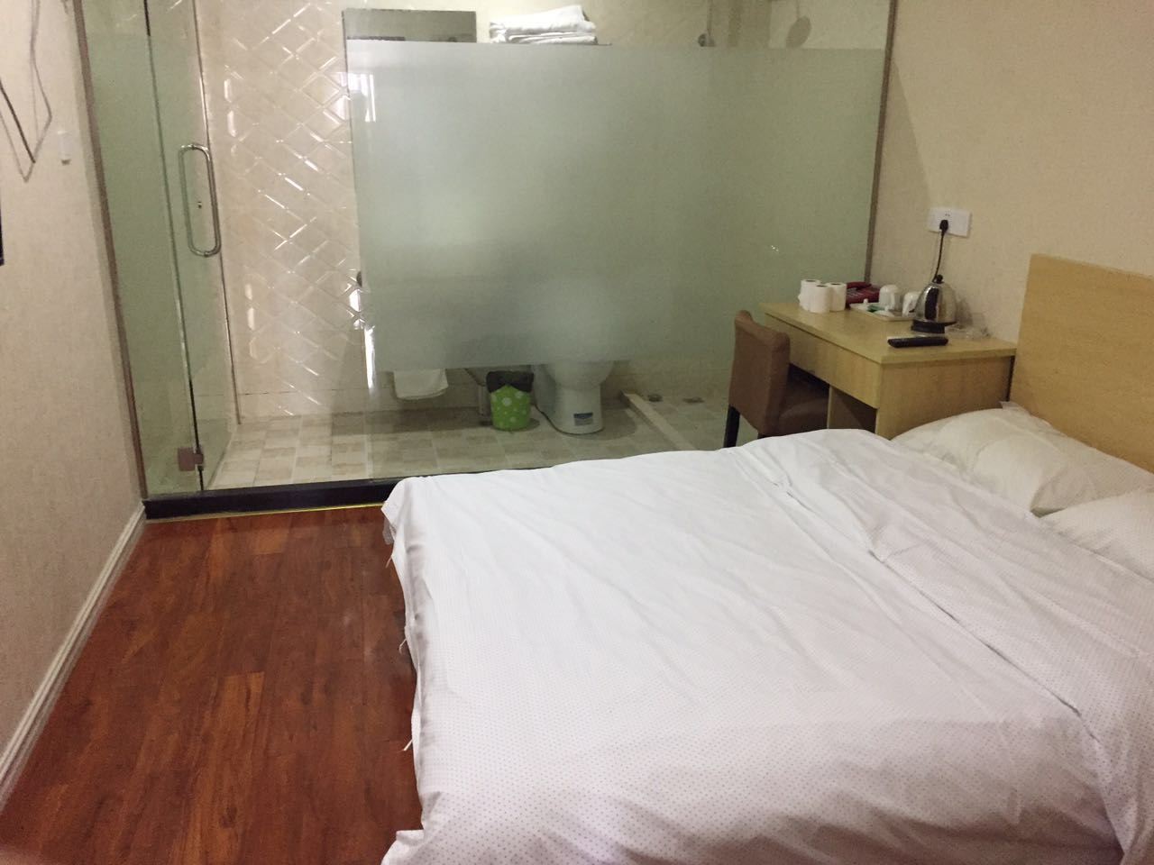 无窗大床房