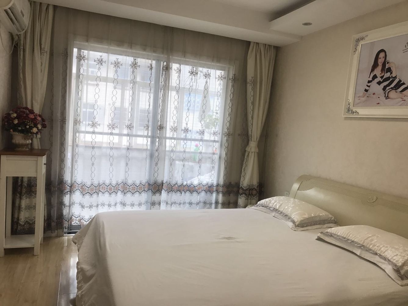 阳光二室一厅套房