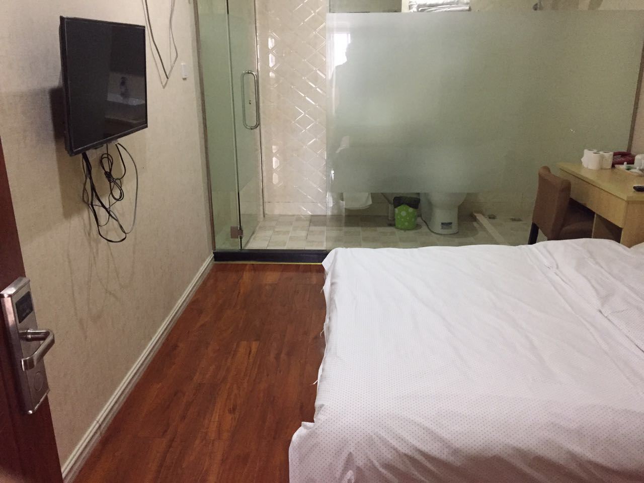 无窗大床房