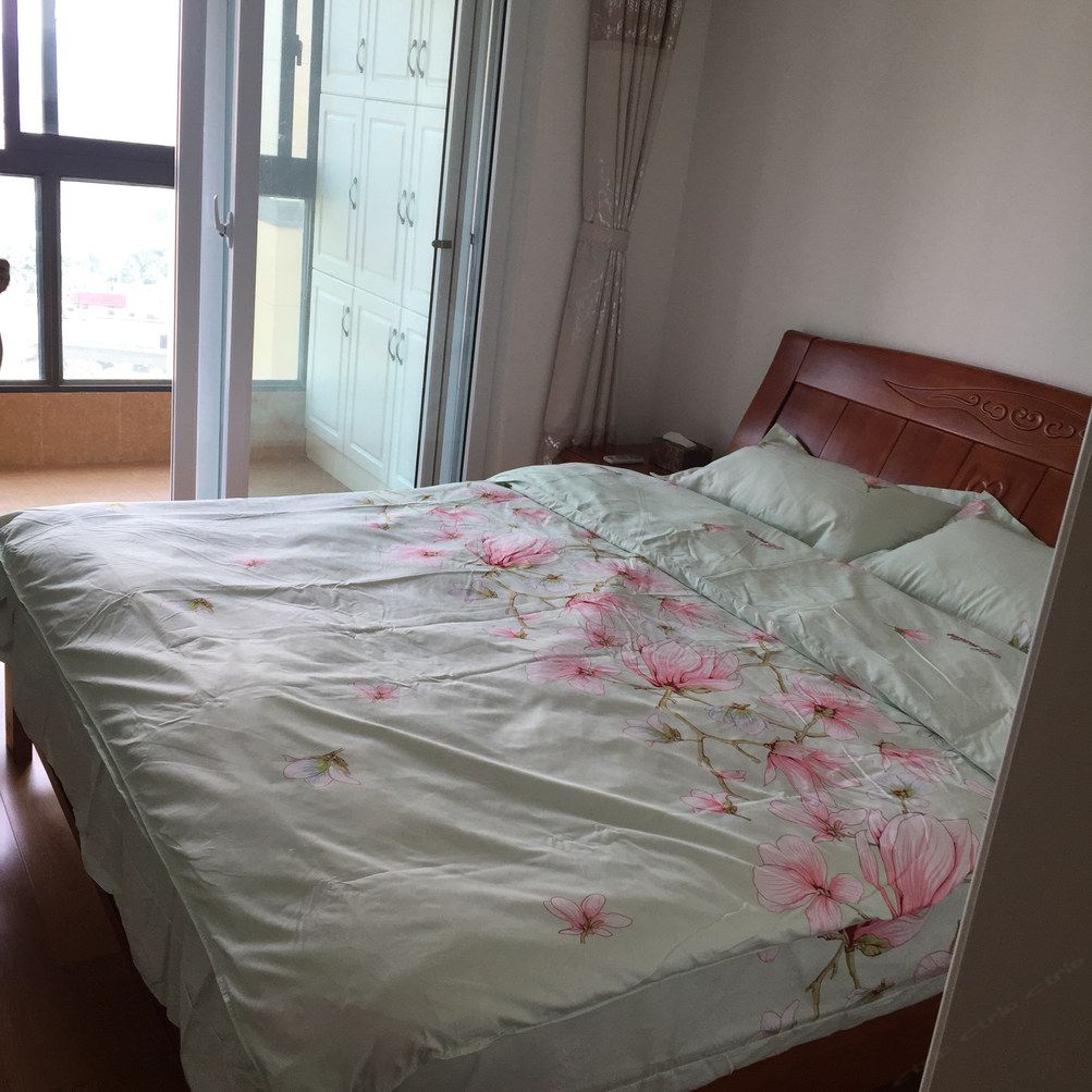 花园三室一厅