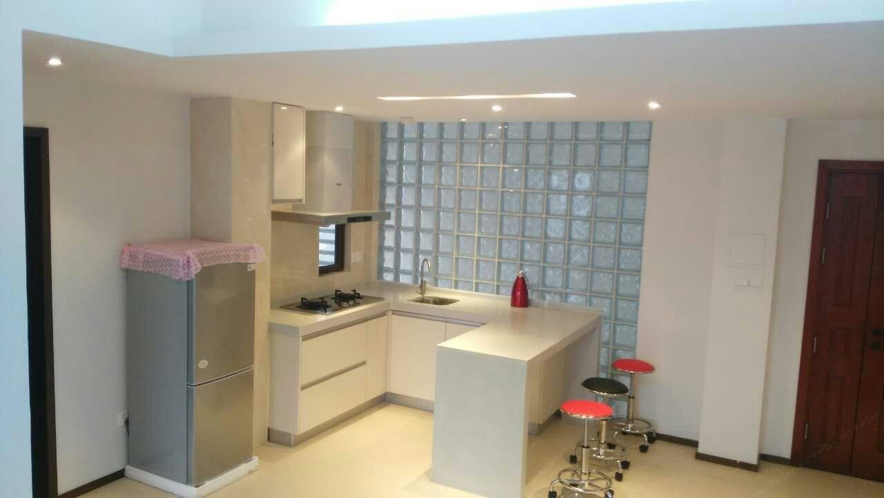一室一厅大床房