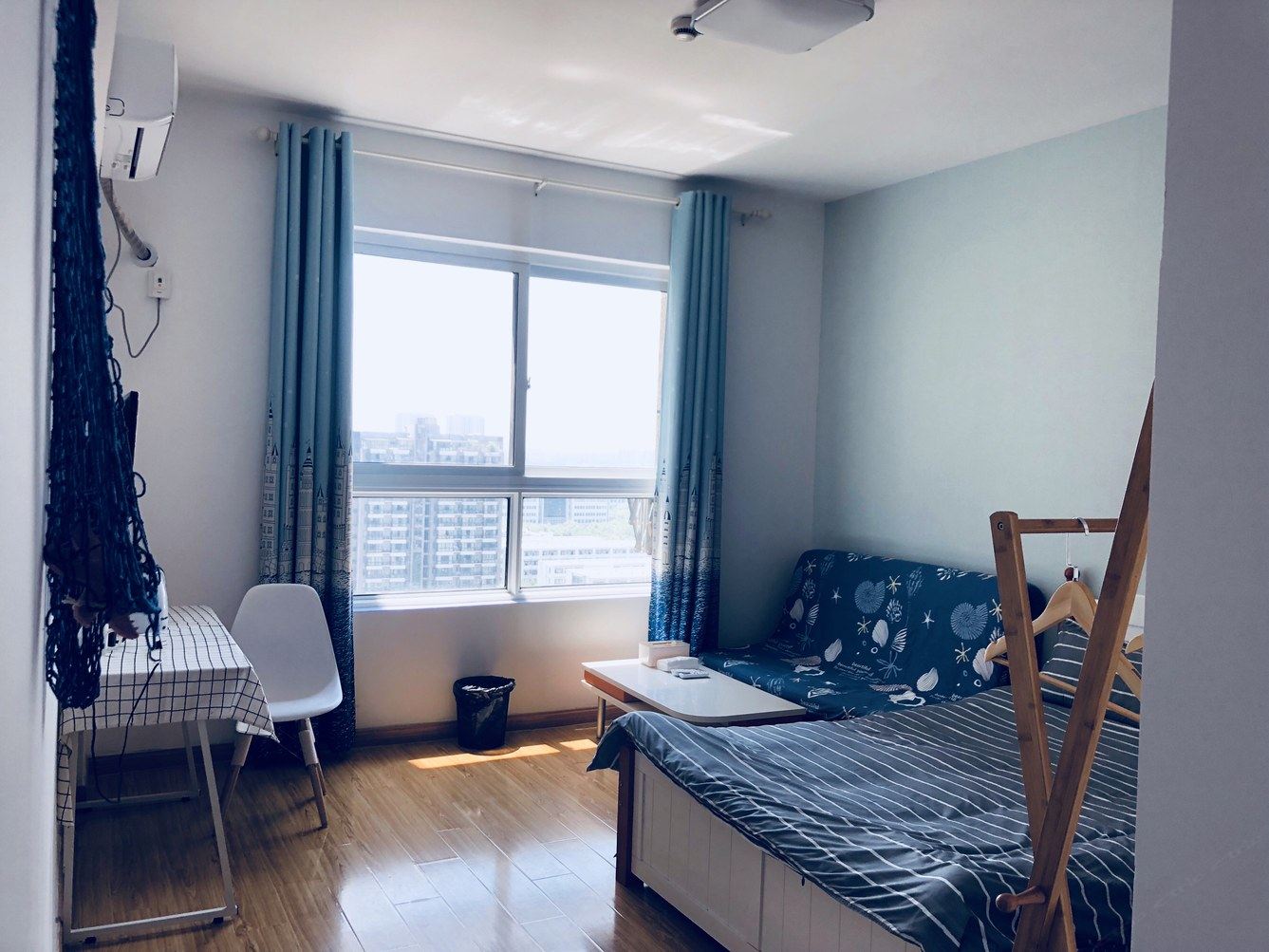 阳光一室大床房
