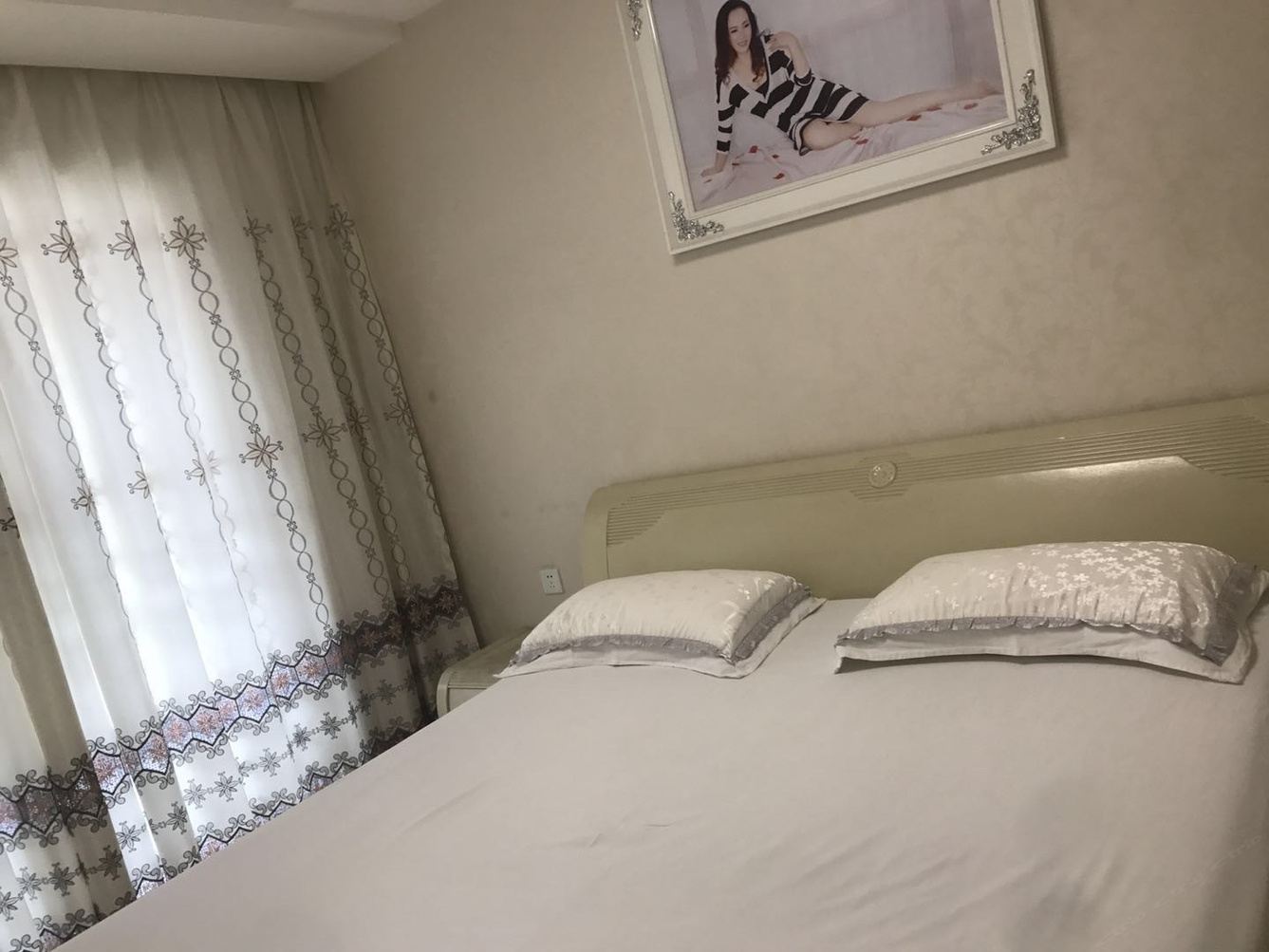 阳光二室一厅套房