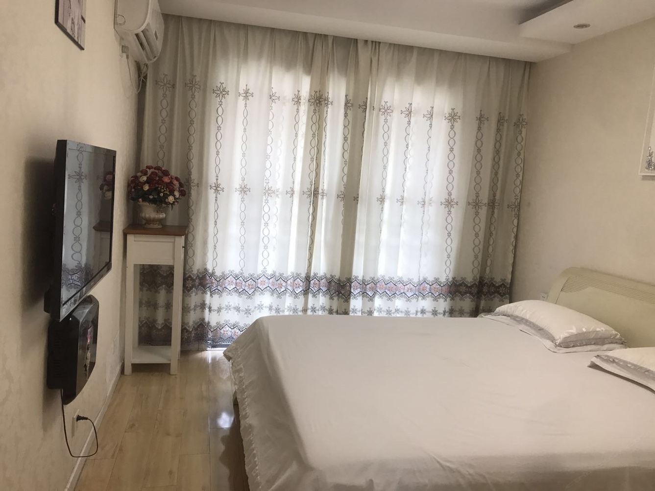 阳光二室一厅套房