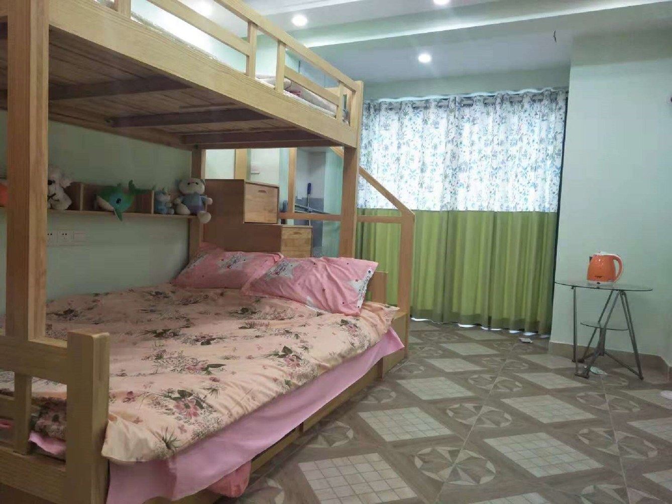 温馨三室二厅套房