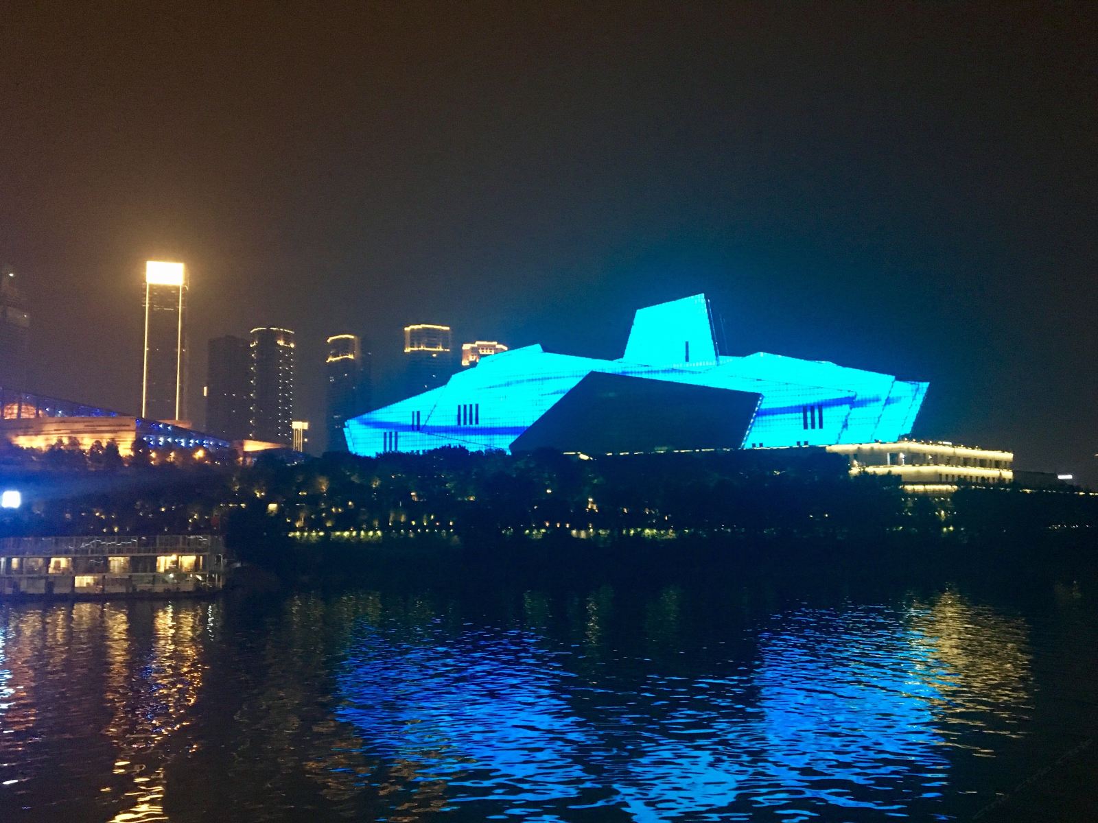 重庆西柚小姐的寻梦青年旅舍洪崖洞店