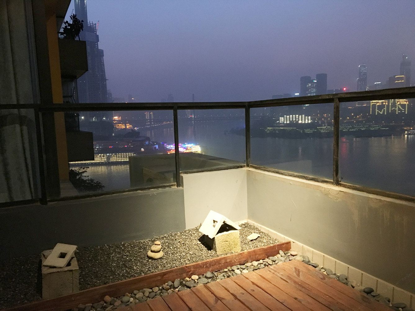 重庆景外——位于全巴渝观江之处普通公寓