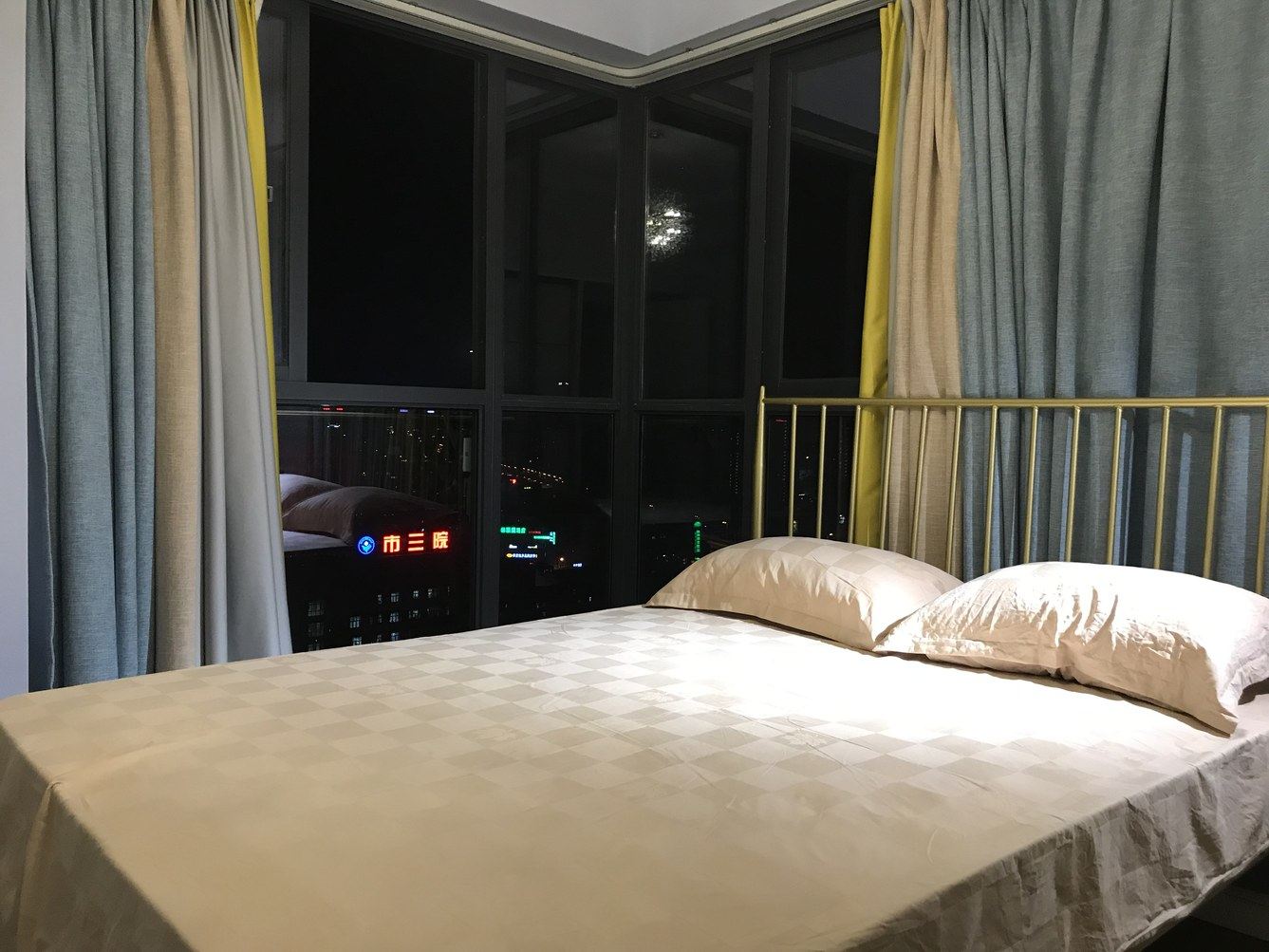 高级二室一厅套房