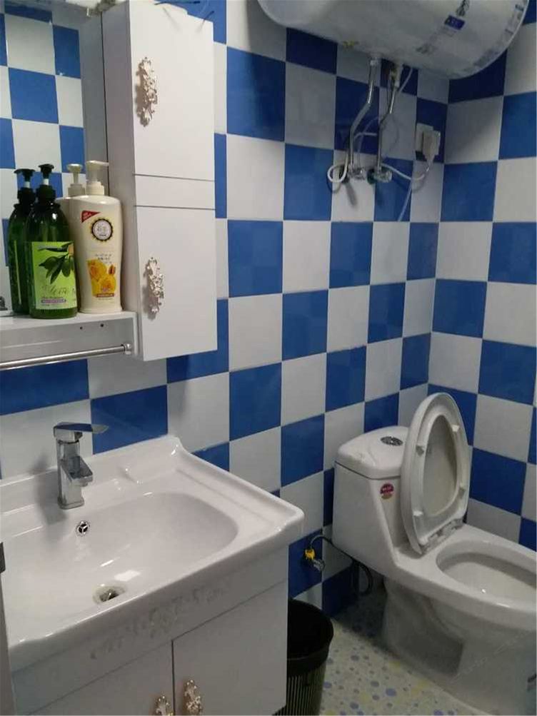 阳光双床房
