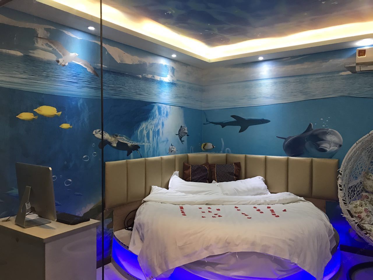 海底风情水床房