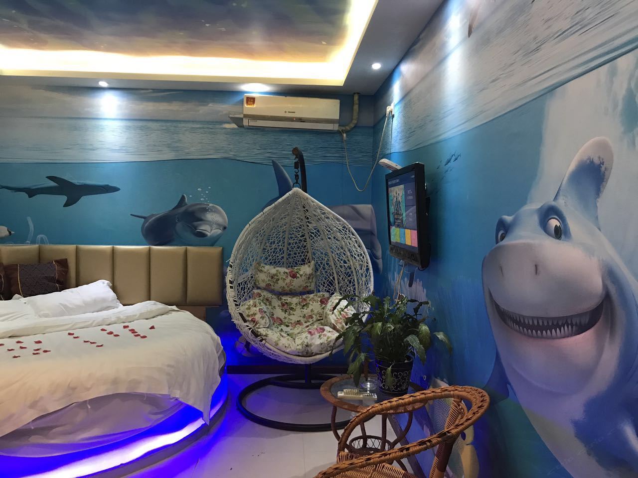 海底风情水床房
