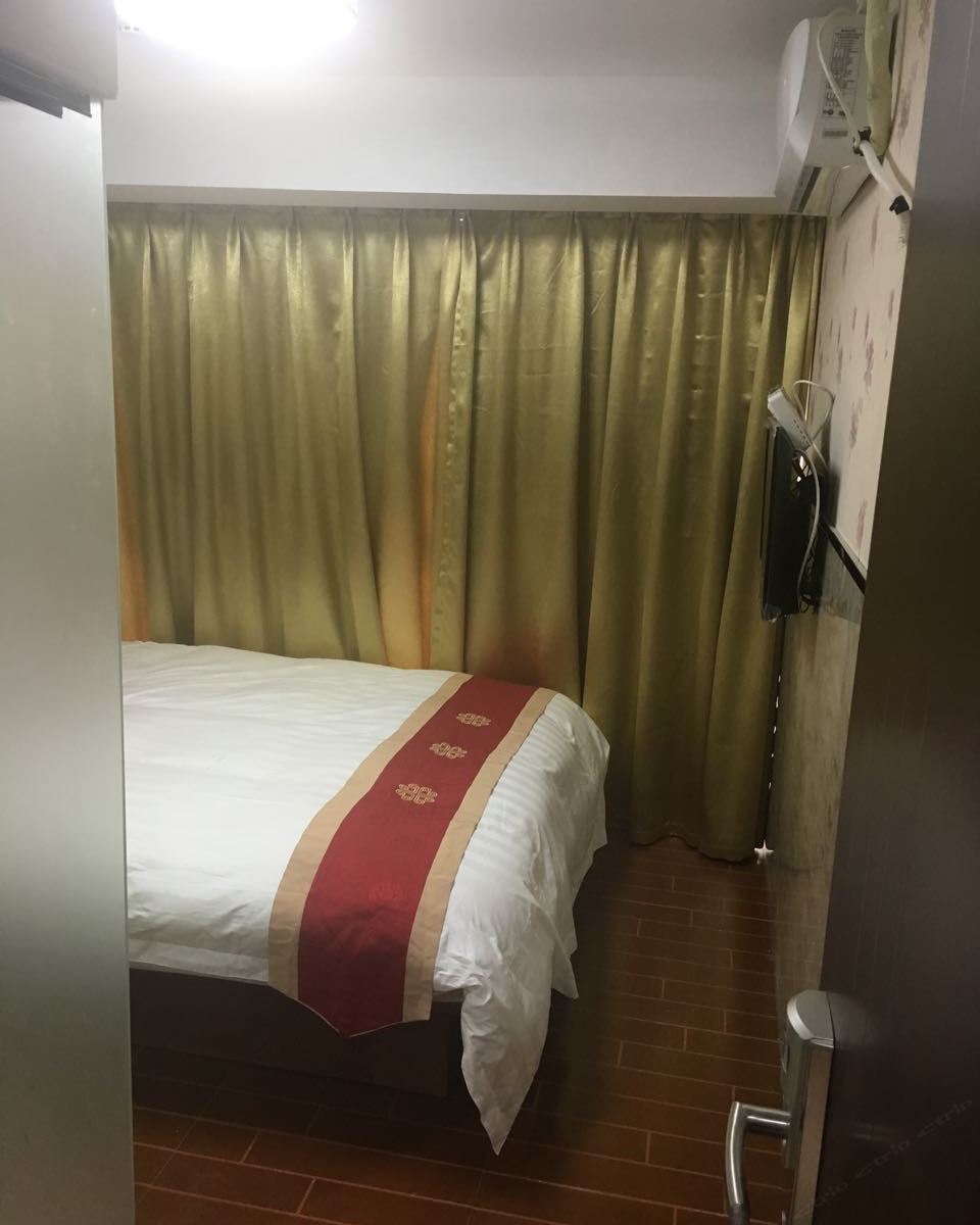 标准大床房