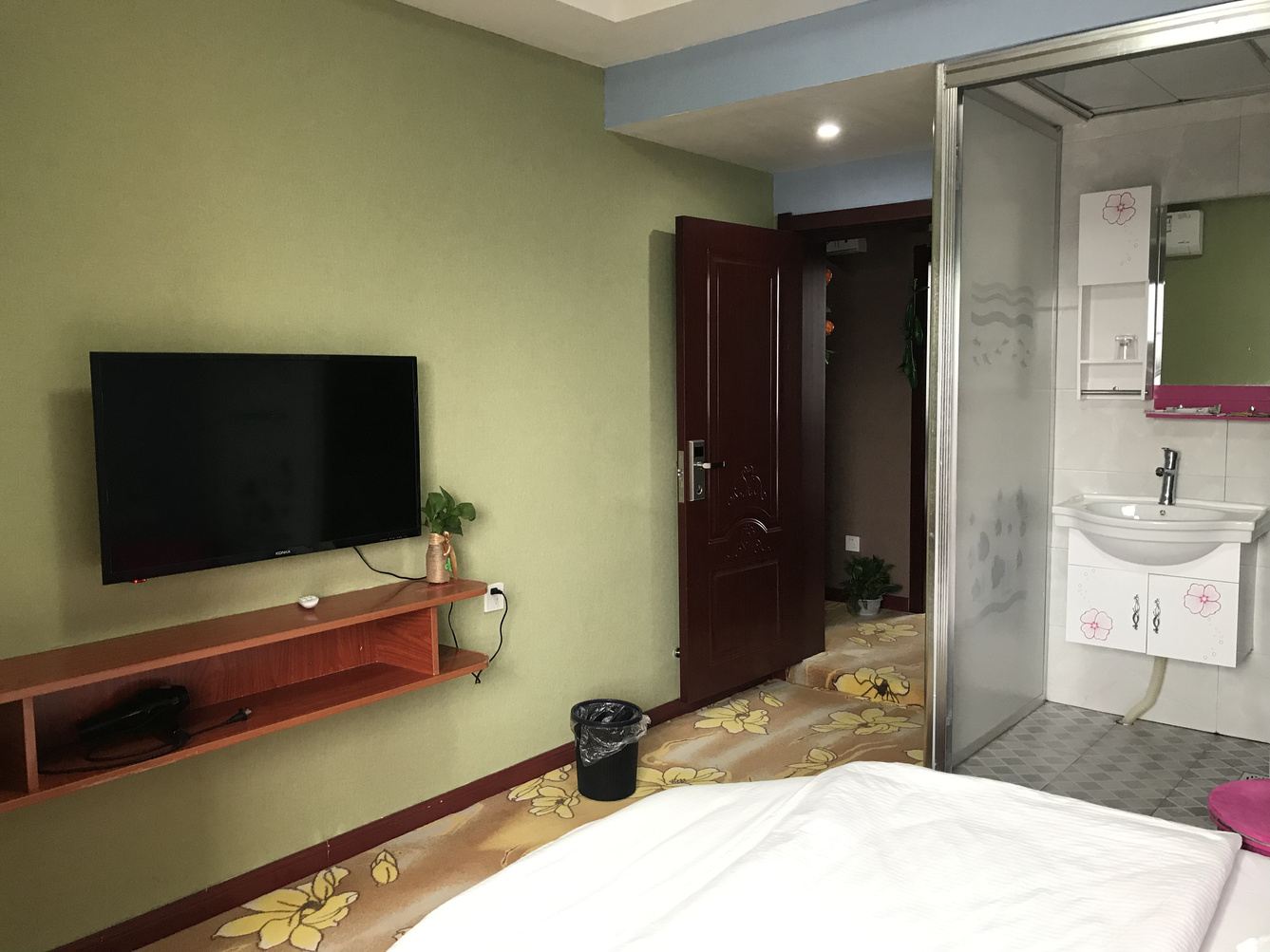 南昌李龙辉公寓(8号店)