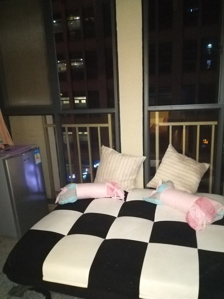 豪华大床双人间