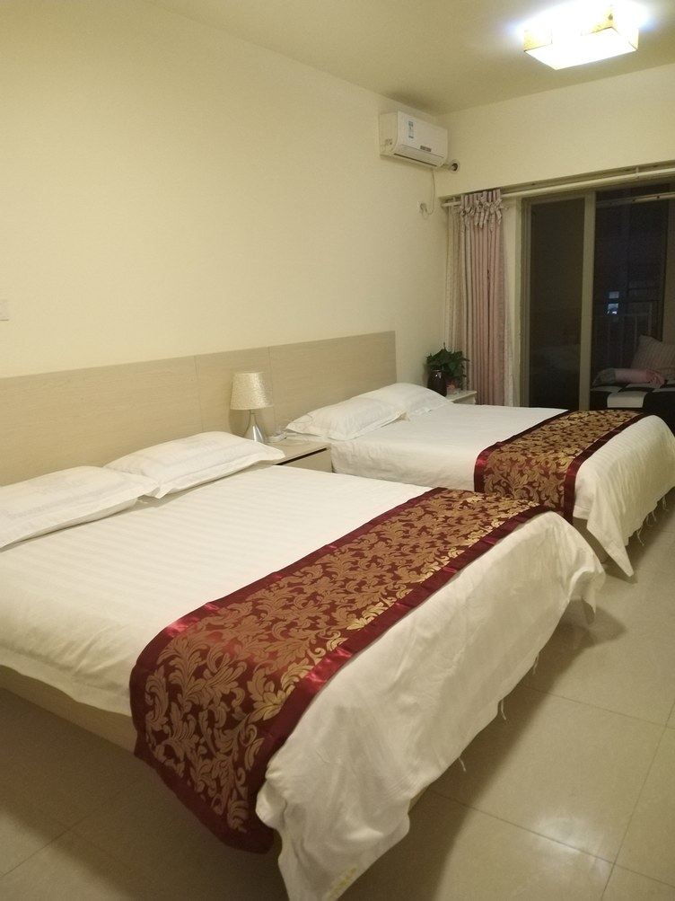 豪华大床双人间