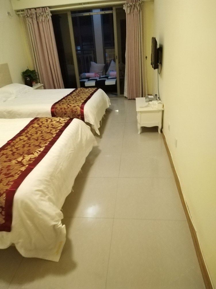 豪华大床双人间