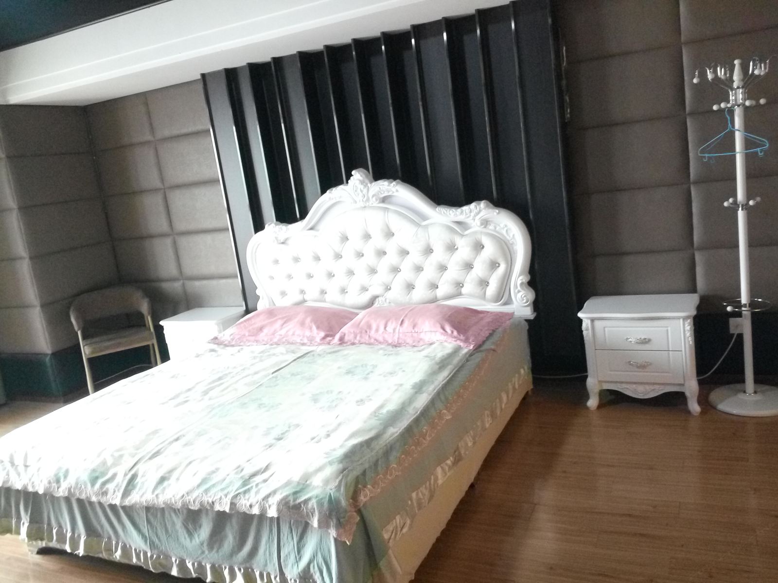 高尔夫景观欧式软包隔音房
