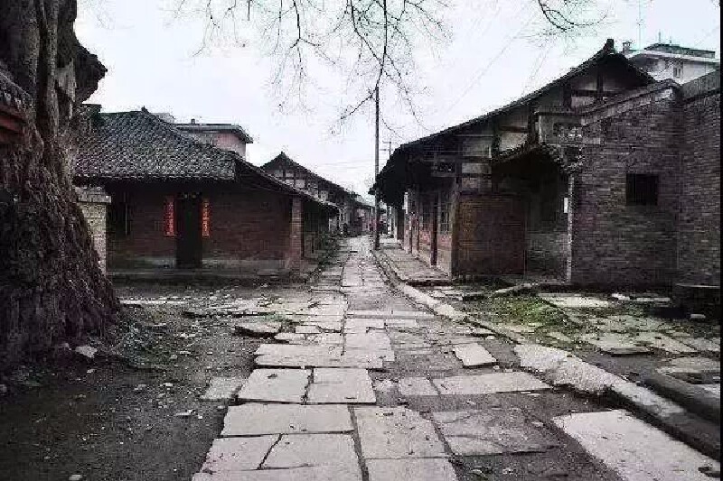 路线:乐山汽车站→犍为县→罗城古镇 地址