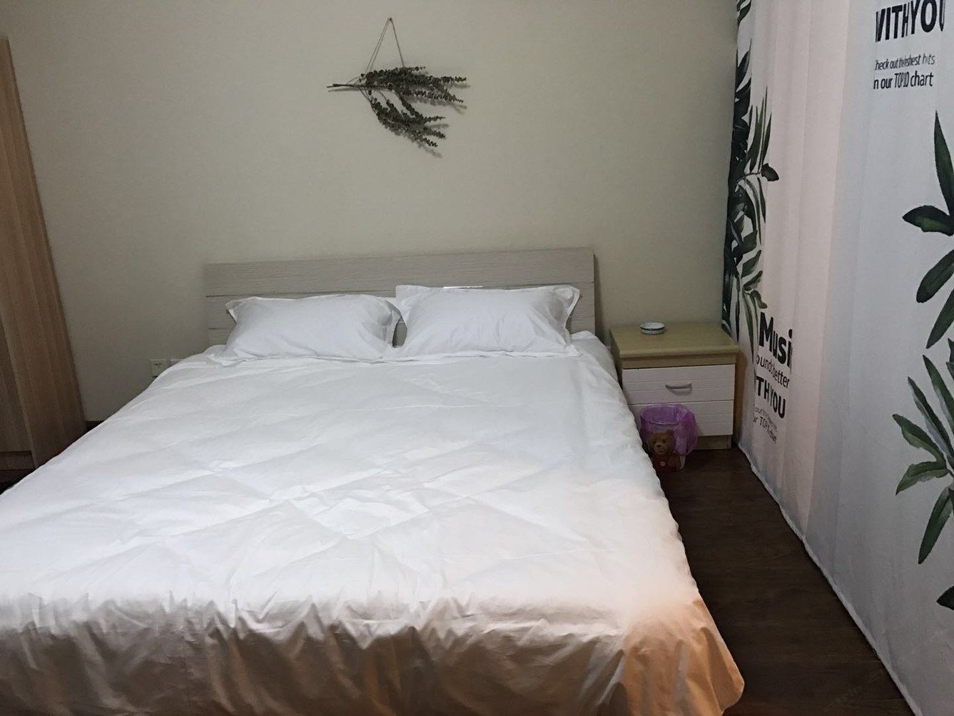 现代风一室大床房