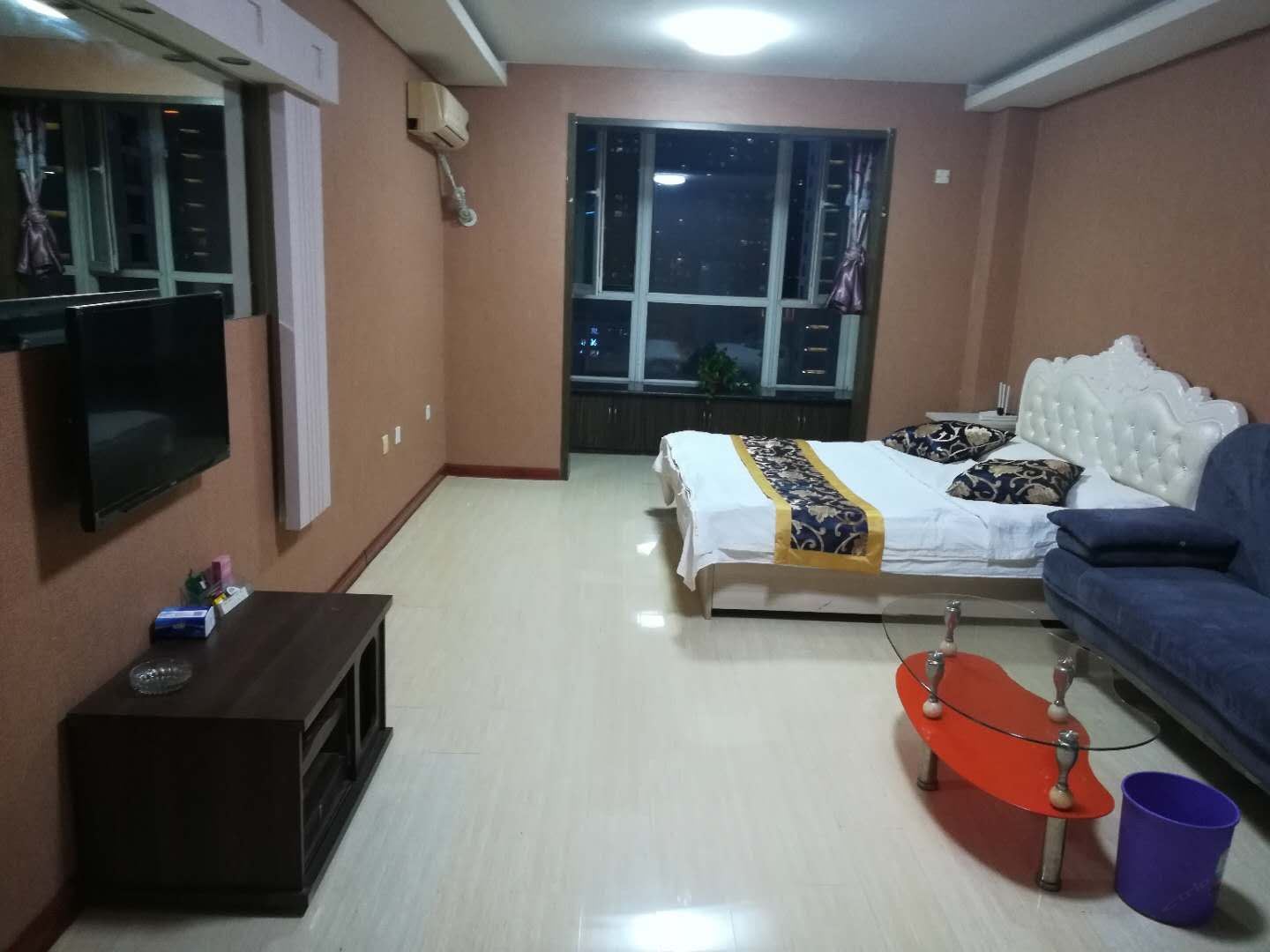 豪华大床房