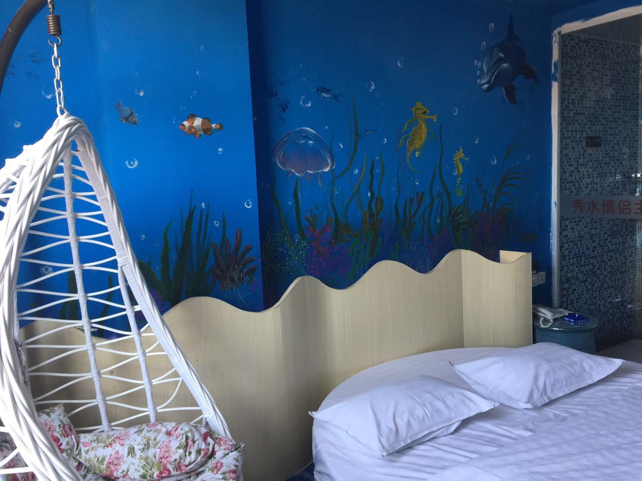 海底总动员主题圆床房