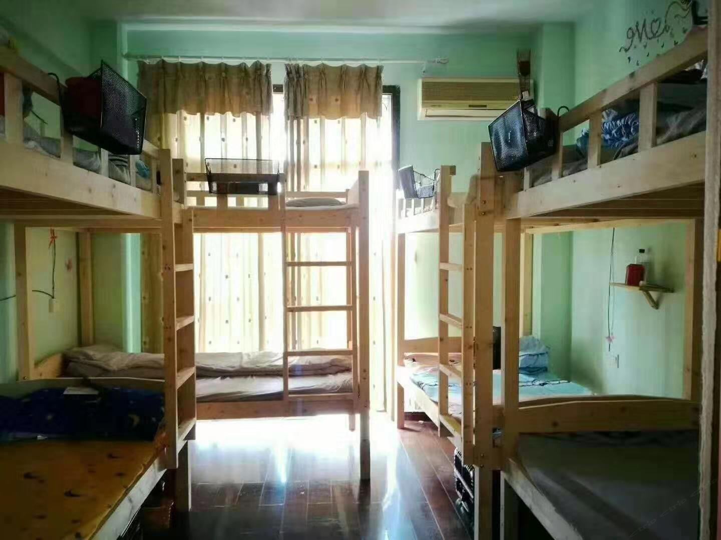 六人间(床位房)(公共卫浴)