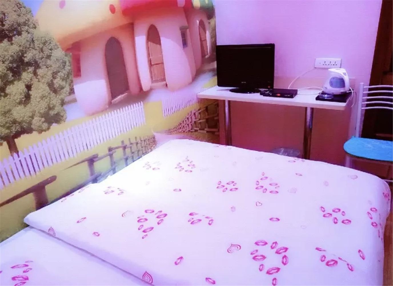 蘑菇小屋大床房