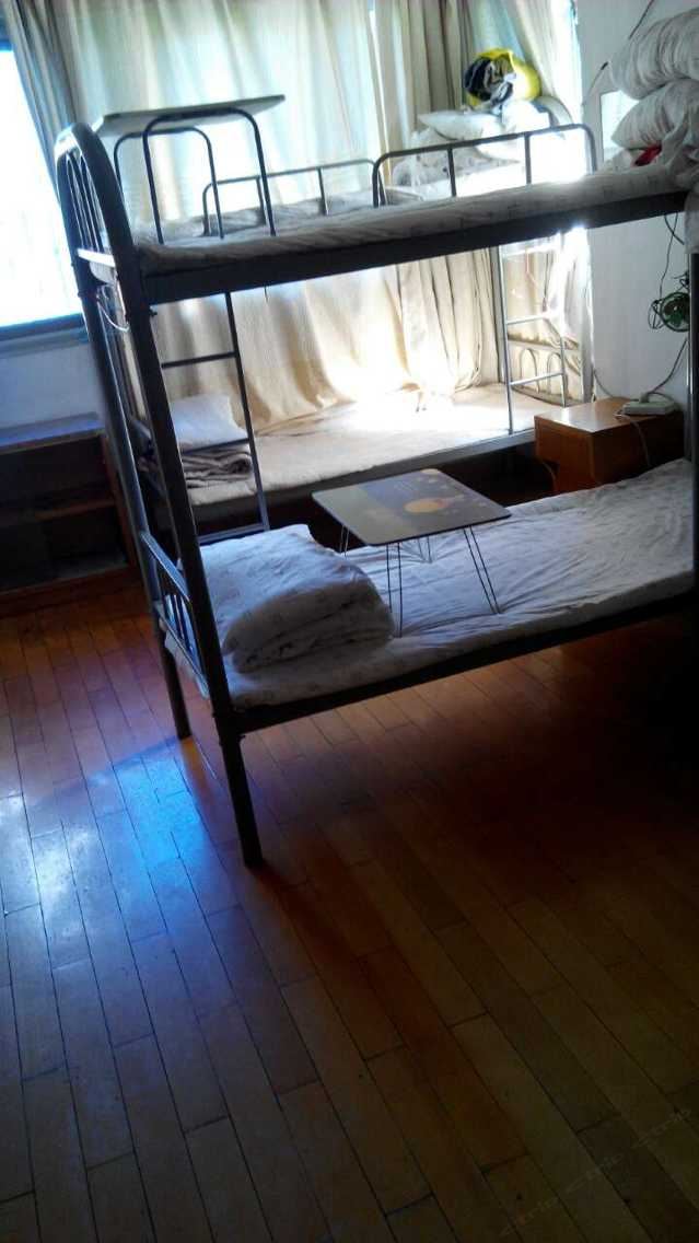 男生六人房