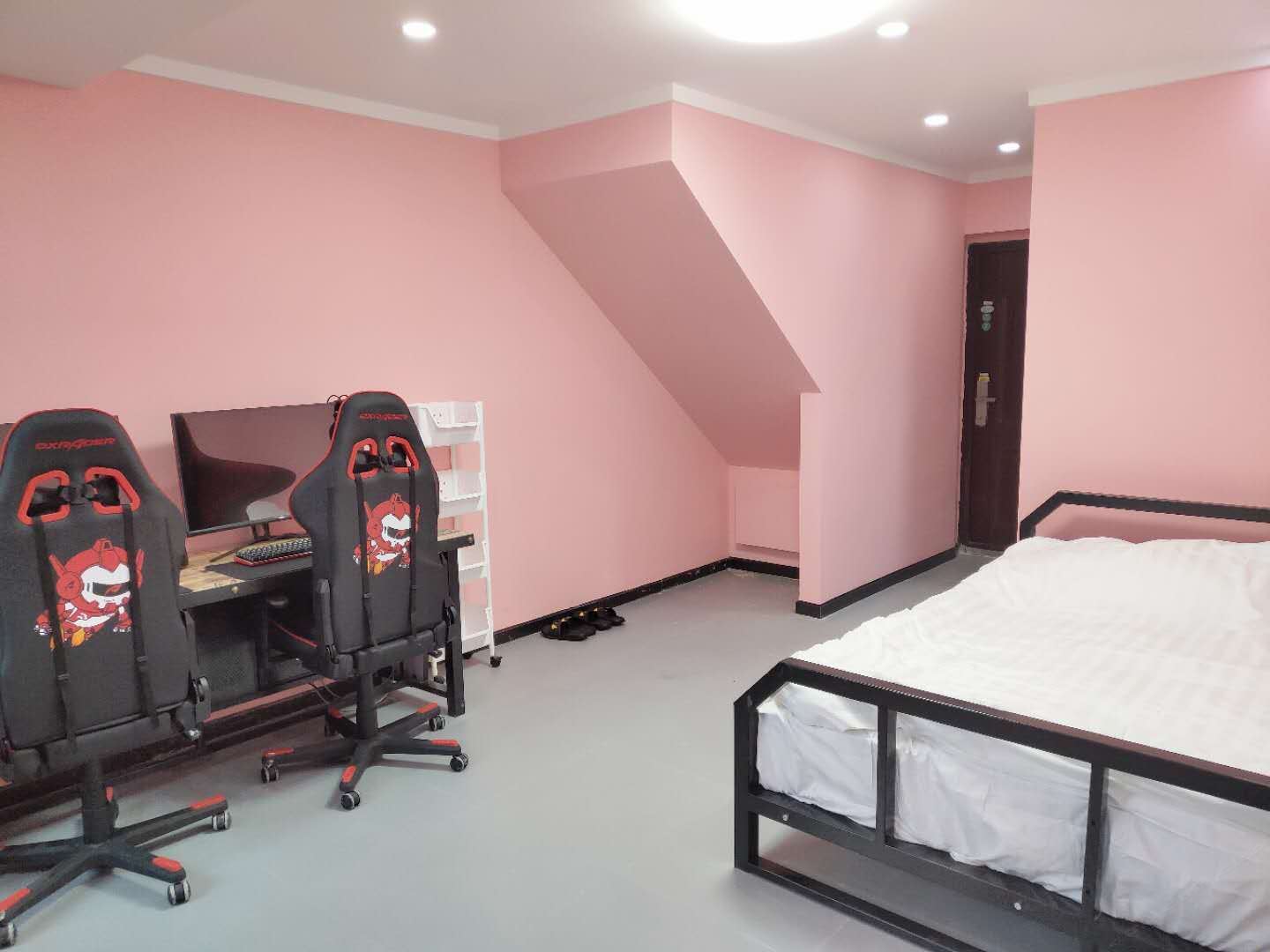 蜗壳电竞大床房