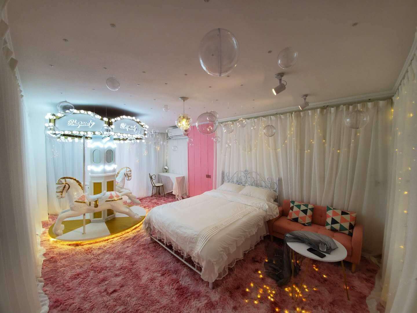 豪华大床房