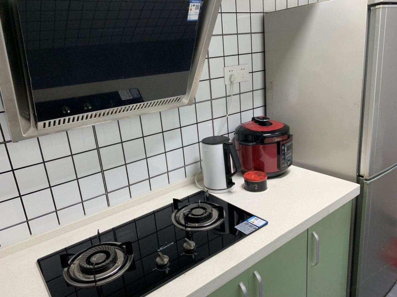 阳光二室一厅套房